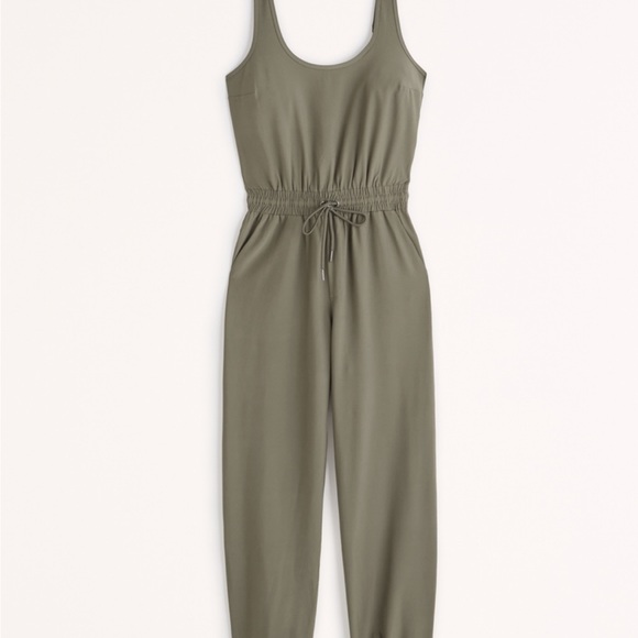 BNWT Abercrombie & Fitch traveler jumpsuit - Picture 2 of 11